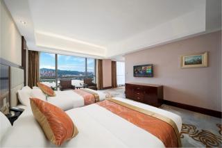 Chensheng International Hotel - Zhangjiajie Heavens Gate Branch - Close to Scenic Spot - Tour Arrangement Service - Free Self service Laundry - English speaking Butler Service - Scenic Tickets Available - 5