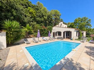 Villa provençale 4 chambres avec piscine, vue panoramique et pétanque - 0