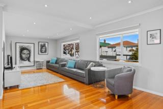Huge Luxury Home Hobart- 8 bedroom, 6 bathroom - 0