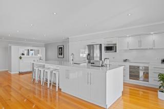 Huge Luxury Home Hobart- 8 bedroom, 6 bathroom - 9