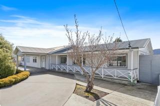 Huge Luxury Home Hobart- 8 bedroom, 6 bathroom - 7