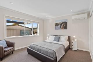 Huge Luxury Home Hobart- 8 bedroom, 6 bathroom - 3