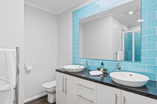 Huge Luxury Home Hobart- 8 bedroom, 6 bathroom - 2