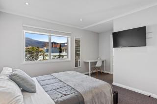 Huge Luxury Home Hobart- 8 bedroom, 6 bathroom - 1