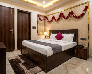 Revking--Hotel Star X Stay -2 Min Walk From karkardooma court metro station - 7