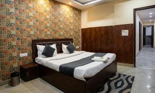 Revking--Hotel Star X Stay -2 Min Walk From karkardooma court metro station - 1