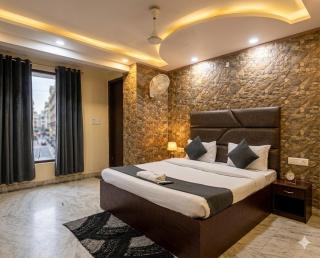 Revking--Hotel Star X Stay -2 Min Walk From karkardooma court metro station - 8