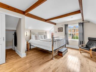 Luxury 3 Bed Apartment, Gated Parking, City Centre - 9