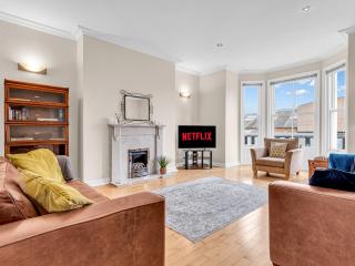 Luxury 3 Bed Apartment, Gated Parking, City Centre - 0