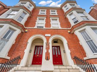 Luxury 3 Bed Apartment, Gated Parking, City Centre - 5