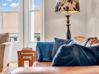 Luxury 3 Bed Apartment, Gated Parking, City Centre - 2