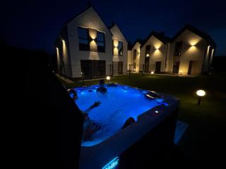 Osada Porzeczkowa - Nowoczesne Domy z Ogrodem i Jacuzzi, Jezioro - 0