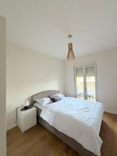 White Homes Apartments • Central Point - 1