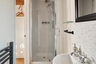 Modern Cabin - 6