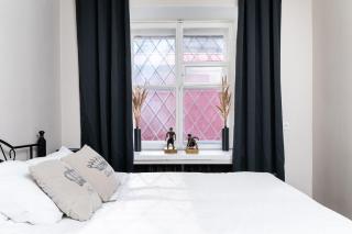 Home cinema - 2-bed, 2-bath - Free Private Parking - 9