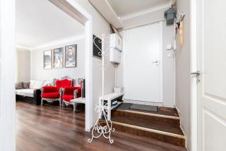 Home cinema - 2-bed, 2-bath - Free Private Parking - 1