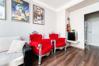 Home cinema - 2-bed, 2-bath - Free Private Parking - 2