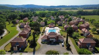 T3 chaleureux avec terrasse et piscine chauffée - 8
