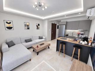 Sunny Corner - Mavridis Bros - 6