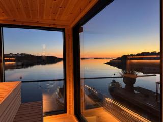 OceanView Karmoy Jacuzzi, Sauna & Sea Views - 7