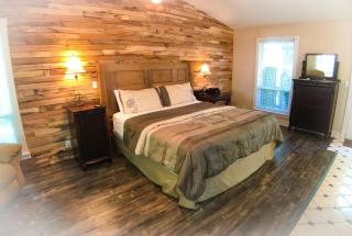Ozark Spring Cabin 02 Cliff Side-King Bed Spa Tub - 8