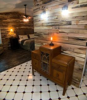 Ozark Spring Cabin 02 Cliff Side-King Bed Spa Tub - 2