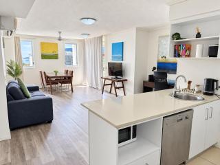 Ocean View Cairns CBD l Pool I Free Parking - 2