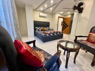 Cozy Furnished Single Rooms with shared Kitchen & Dining near GT road, Free Wifi - 0