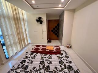 Cozy Furnished Single Rooms with shared Kitchen & Dining near GT road, Free Wifi - 3