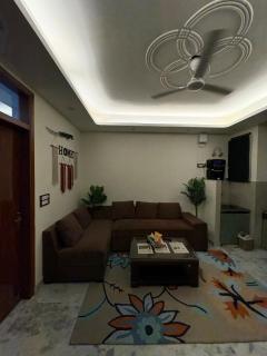 Cosy 2BHK in Vasant Kunj Near IGI Airport - 9