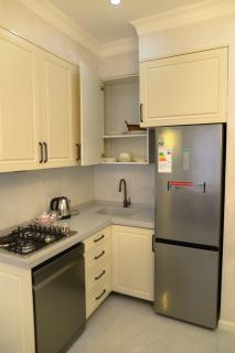 Modern 2-Bedroom Apart 2 Min Walk to 28 May Metro - 4