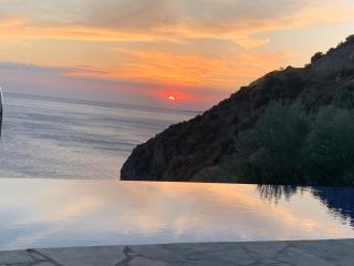 La Bella Villa - Infinity Pool Retreat - 4