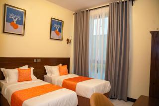Emoos Hill Hotel - 8
