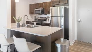 Landing Incredible 1BD Gym - 4