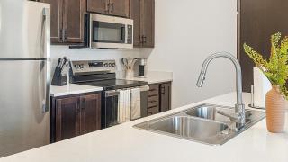 Landing Incredible 1BD Gym - 3