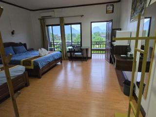 city mountain hotel vang vieng - 1