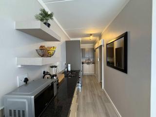 Paddocks Haven 145 Fourways with Power Backup & Aircon - Sandton - 8