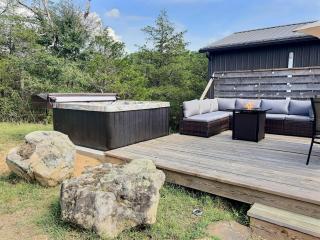 Hot Tub Fire Pit Pet Friendly Close to Lake - 0
