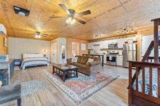 Hot Tub Fire Pit Pet Friendly Close to Lake - 6