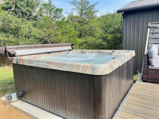Hot Tub Fire Pit Pet Friendly Close to Lake - 8