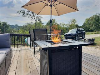 Hot Tub Fire Pit Pet Friendly Close to Lake - 3