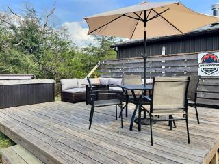 Hot Tub Fire Pit Pet Friendly Close to Lake - 2