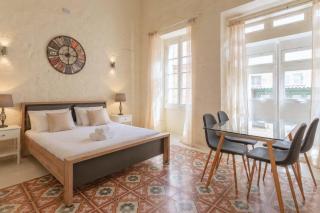 BnBNova - Historic 3BR House with Rooftop - 3