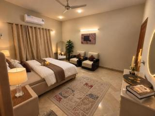 The Luxe Lahore Residence Spacious & Stylish Stay - 8