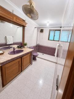 The Luxe Lahore Residence Spacious & Stylish Stay - 2