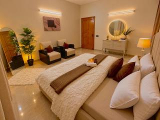 The Luxe Lahore Residence Spacious & Stylish Stay - 6