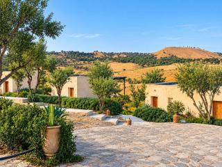 TOUGYA Ecolodge Near Agafay Desert , Pool & Atlas View - 8
