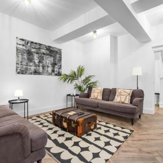 Stylish 3- Bed House - Near Wolverhampton City Centre - TVs in Bedrooms - Netflix 1CO - 0