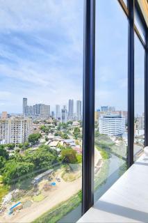 SkyPool with Seaview 8pax Beacon Executive Suites - Georgetown City Centre - 3km to Komtar - 4