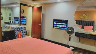 Luxurious 1BHK Goldcrest Apartment - 0